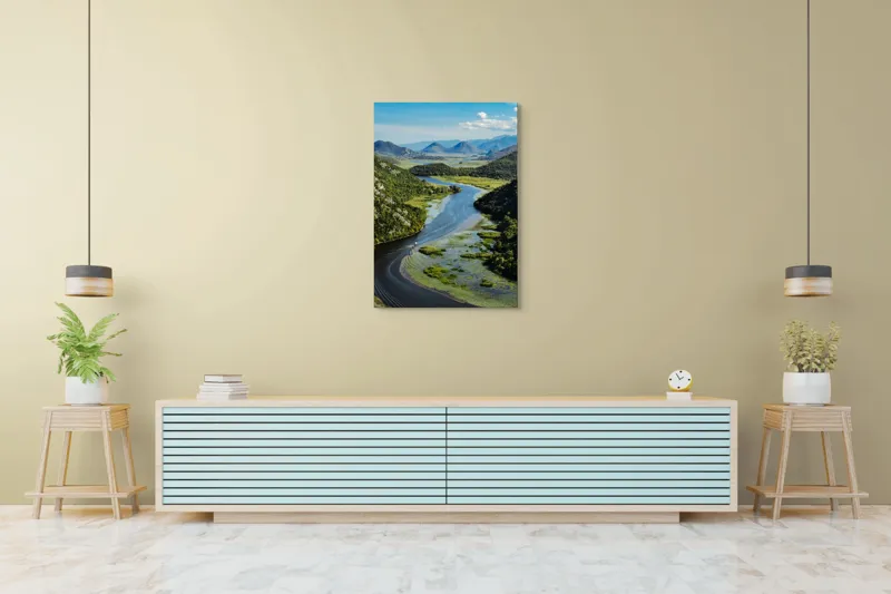 Tablou Canvas, "Vârtejul liniștit al râului verde", Peisaj, Râu, Munți, Vegetație, Cer, Natură, Albastru, Verde, Liniște, Tranquilitate, 70 x 100 cm – poza 5