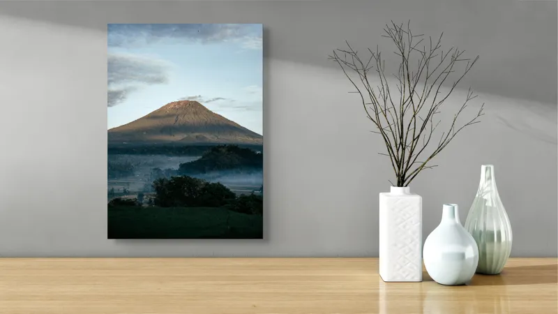 Tablou Canvas, "Muntele în lumina dimineții", Munte, Nor, Cer, Verdeață, Răsărit, Peisaj, Panorama, Tranquilitate, Natură, 39 x 54 cm – poza 4