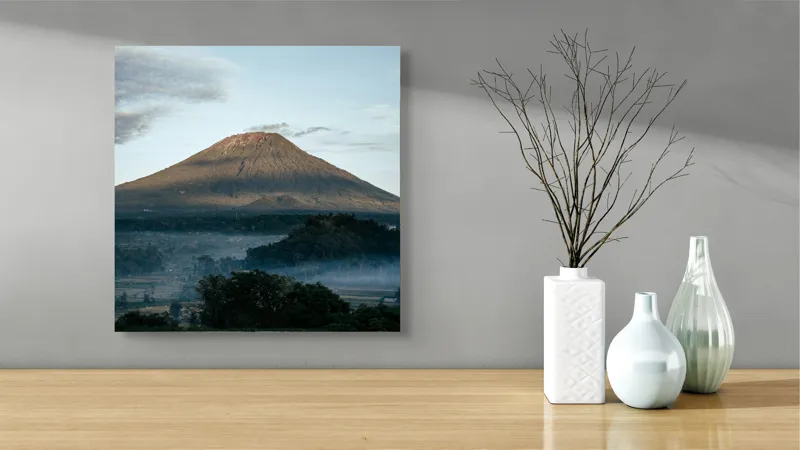 Tablou Canvas, "Muntele în lumina dimineții", Munte, Nor, Cer, Verdeață, Răsărit, Peisaj, Panorama, Tranquilitate, Natură, 50 x 50 cm – poza 3