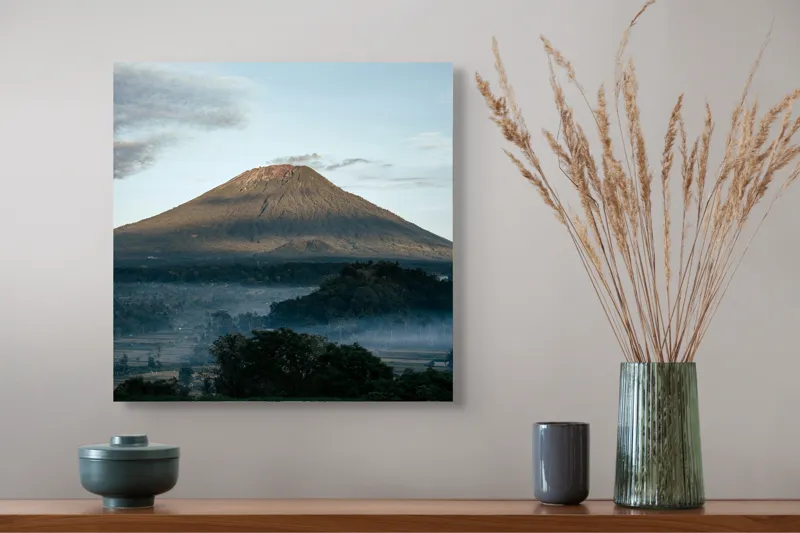 Tablou Canvas, "Muntele în lumina dimineții", Munte, Nor, Cer, Verdeață, Răsărit, Peisaj, Panorama, Tranquilitate, Natură, 50 x 50 cm – poza 4