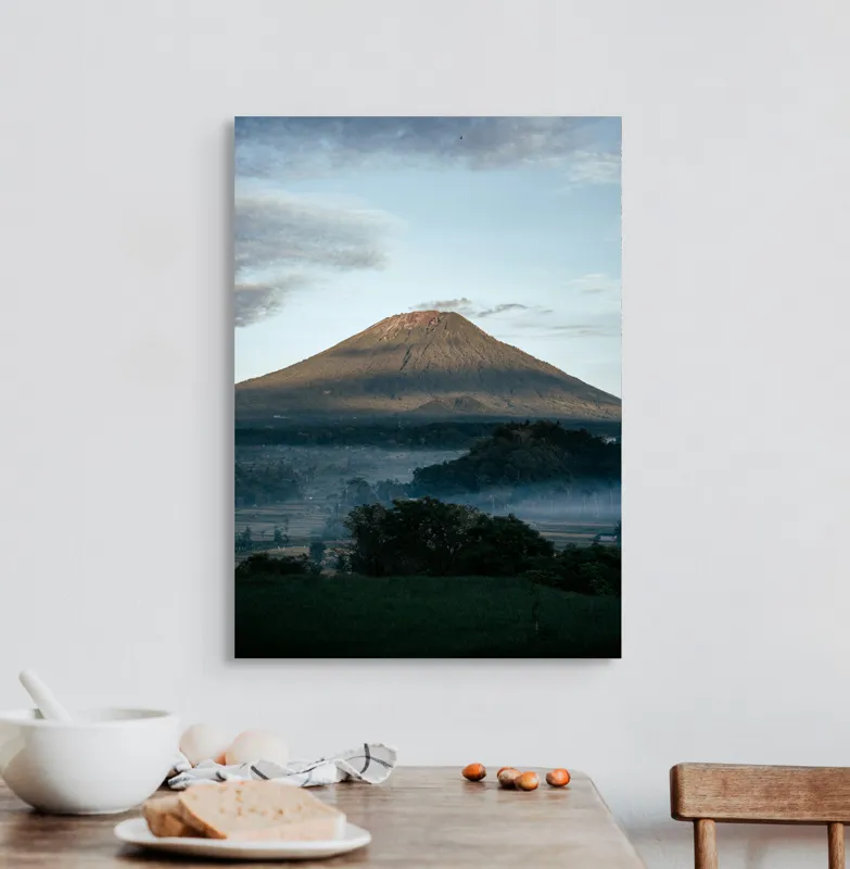 Tablou Canvas, "Muntele în lumina dimineții", Munte, Nor, Cer, Verdeață, Răsărit, Peisaj, Panorama, Tranquilitate, Natură, 50 x 70 cm – poza 3