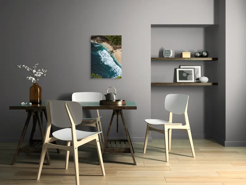 Tablou Canvas, "Valuri spumoase pe țărm stâncos", Ocean, Valuri, Plajă, Stânci, Vegetație, Albastru, Spumă, 50 x 70 cm – poza 5