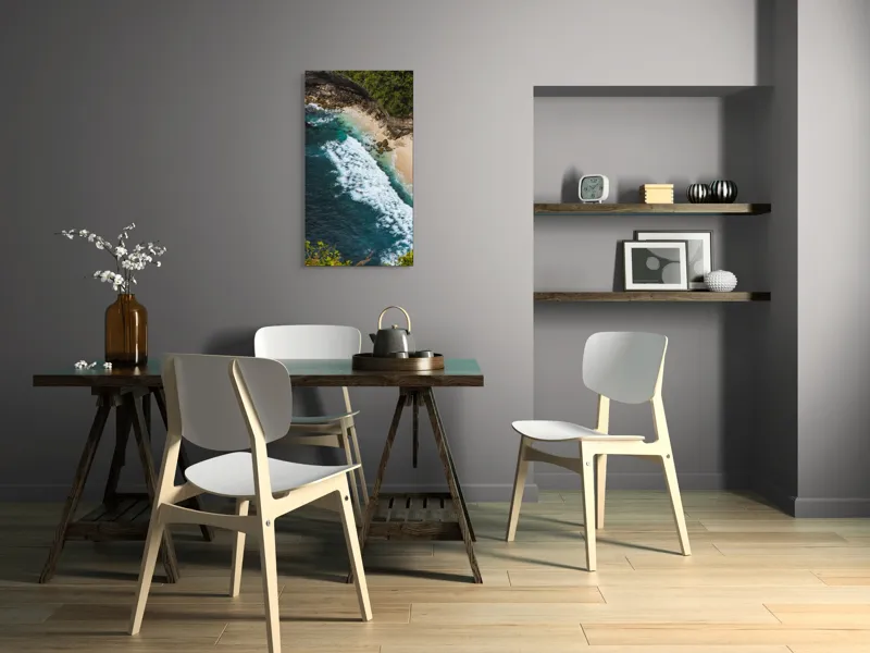 Tablou Canvas, "Valuri spumoase pe țărm stâncos", Ocean, Valuri, Plajă, Stânci, Vegetație, Albastru, Spumă, 50 x 90 cm – poza 4