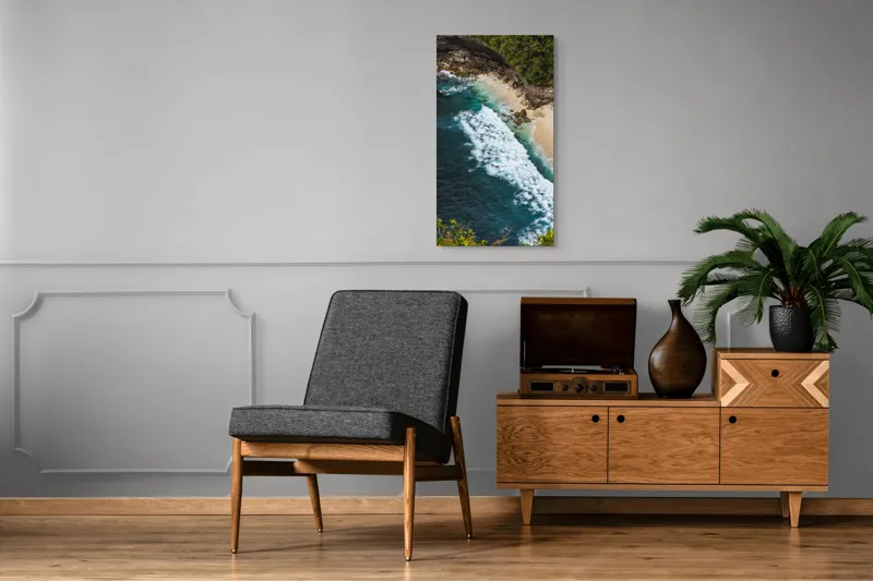 Tablou Canvas, "Valuri spumoase pe țărm stâncos", Ocean, Valuri, Plajă, Stânci, Vegetație, Albastru, Spumă, 50 x 90 cm – poza 8
