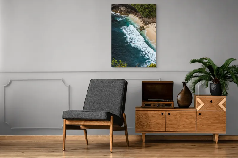 Tablou Canvas, "Valuri spumoase pe țărm stâncos", Ocean, Valuri, Plajă, Stânci, Vegetație, Albastru, Spumă, 70 x 100 cm – poza 6