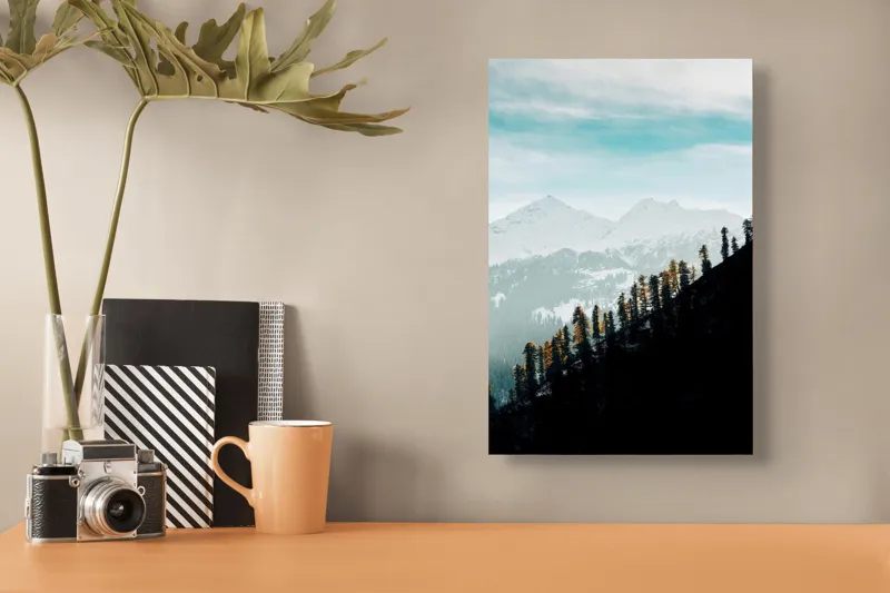 Tablou Canvas, "Copaci solitari pe culmea muntelui blanc", Cer, Munte, Zăpadă, Pădure, Umbre, Copaci, Orizont, Natural, Calm, Frumusețe, 26 x 39 cm – poza 3