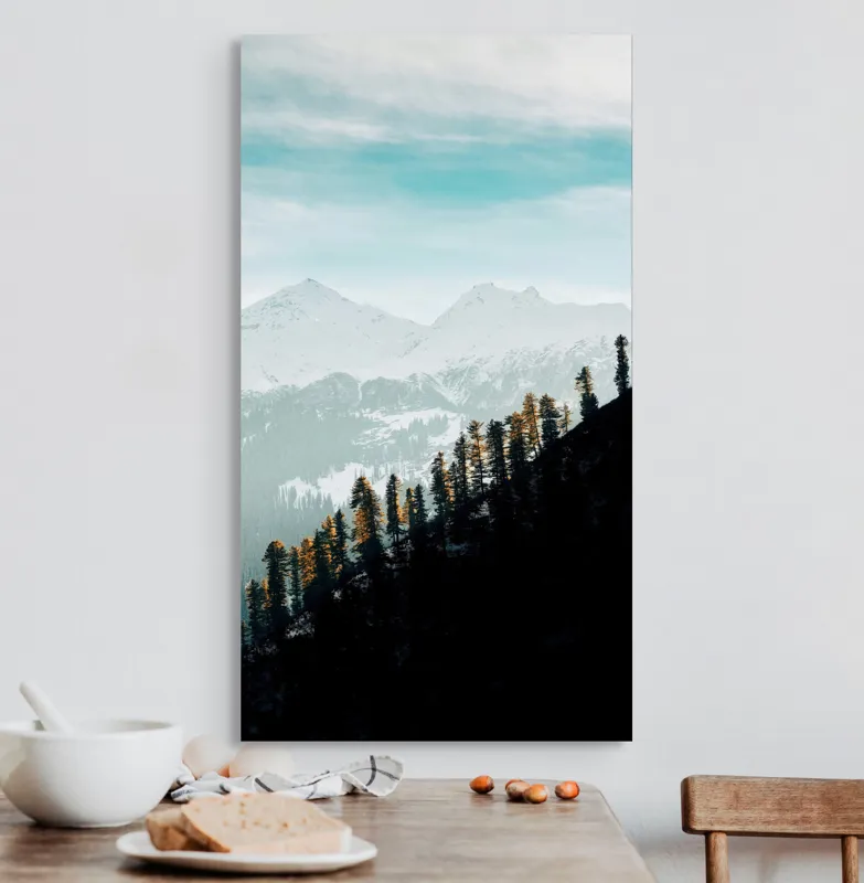 Tablou Canvas, "Copaci solitari pe culmea muntelui blanc", Cer, Munte, Zăpadă, Pădure, Umbre, Copaci, Orizont, Natural, Calm, Frumusețe, 50 x 90 cm – poza 3