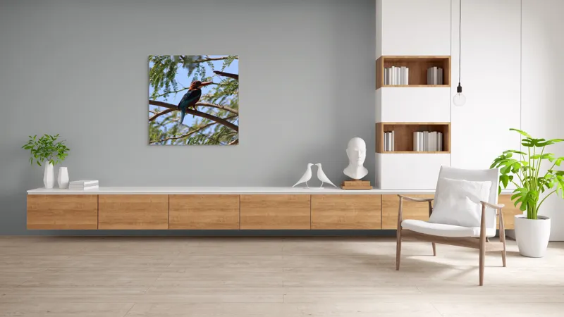Tablou Canvas, "Regele pescar printre ramuri verzi", Pasăre, Ramură, Frunze, Cer, Natură, Pene, Zbor, Lumină, 100 x 100 cm – poza 8