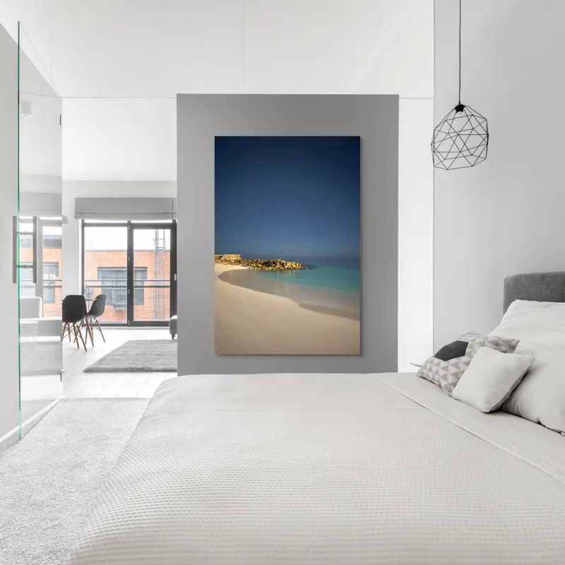 Tablou Canvas, "Liniștea mării sub cerul nocturn", Plajă, Nisip, Ocean, Cer, Stele, Liniște, Lumină, Noapte, Valuri, Stânci, 100 x 150 cm – poza 5