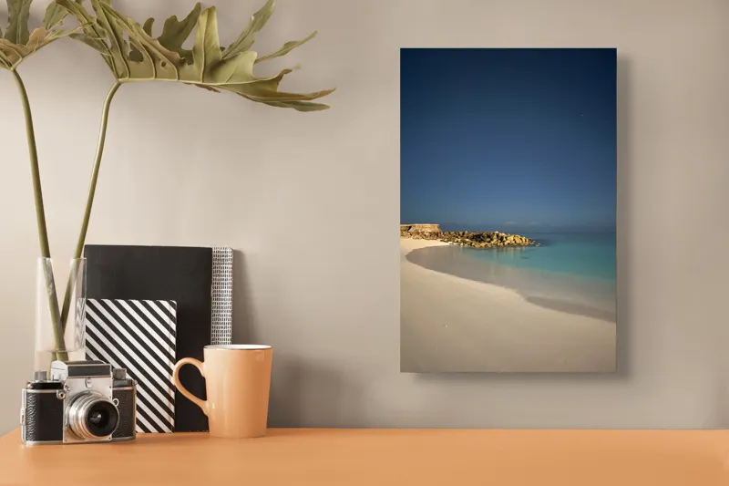 Tablou Canvas, "Liniștea mării sub cerul nocturn", Plajă, Nisip, Ocean, Cer, Stele, Liniște, Lumină, Noapte, Valuri, Stânci, 26 x 39 cm – poza 3