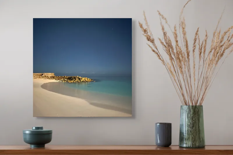 Tablou Canvas, "Liniștea mării sub cerul nocturn", Plajă, Nisip, Ocean, Cer, Stele, Liniște, Lumină, Noapte, Valuri, Stânci, 50 x 50 cm – poza 4