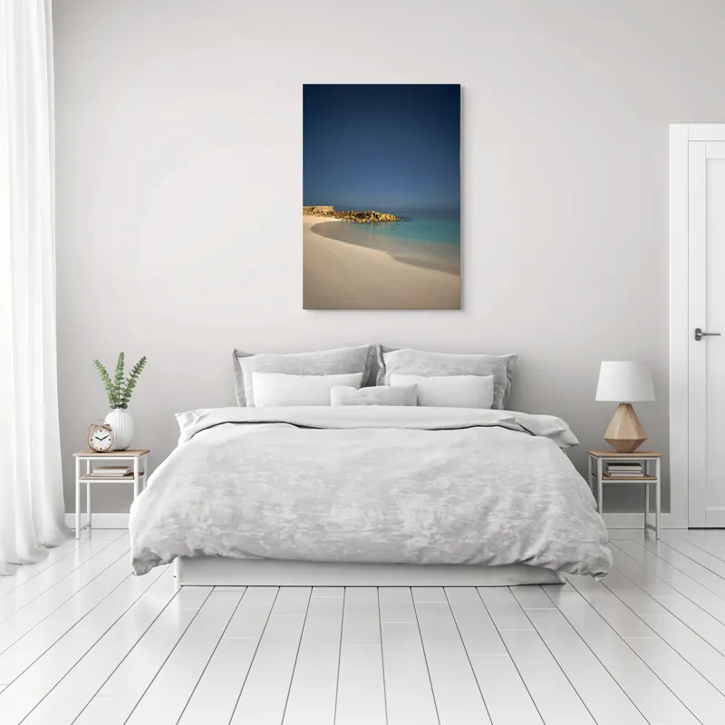 Tablou Canvas, "Liniștea mării sub cerul nocturn", Plajă, Nisip, Ocean, Cer, Stele, Liniște, Lumină, Noapte, Valuri, Stânci, 70 x 100 cm – poza 3