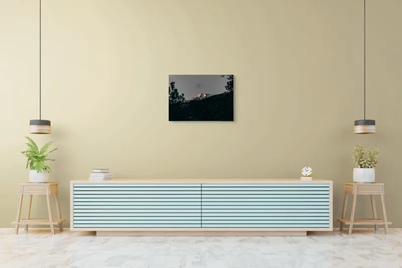 Tablou Canvas, "Lumina amurgului pe vârful muntelui", Munți, Apus, Zăpadă, Pini, Cer, Umbre, Natură, Linie Orizontului, Contrast., 70 x 50 cm – poza 7