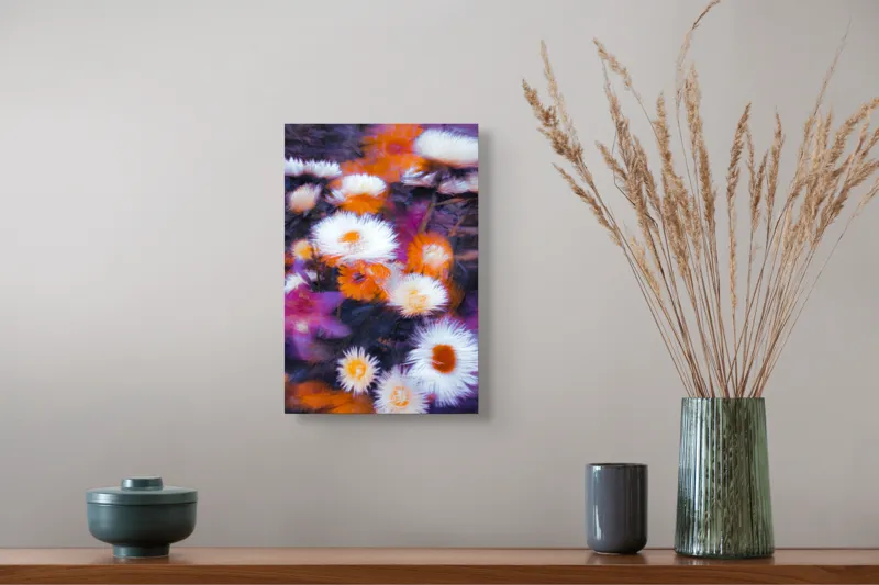 Tablou Canvas, "Flori albe și portocalii în mișcare", Flori, Vibrante, Culori, Alb, Portocaliu, Mov, Petale, Textură, Frumusețe, Natură, 26 x 39 cm – poza 5