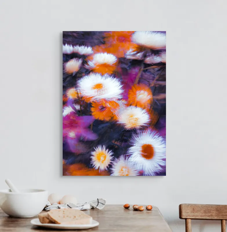 Tablou Canvas, "Flori albe și portocalii în mișcare", Flori, Vibrante, Culori, Alb, Portocaliu, Mov, Petale, Textură, Frumusețe, Natură, 50 x 70 cm – poza 3