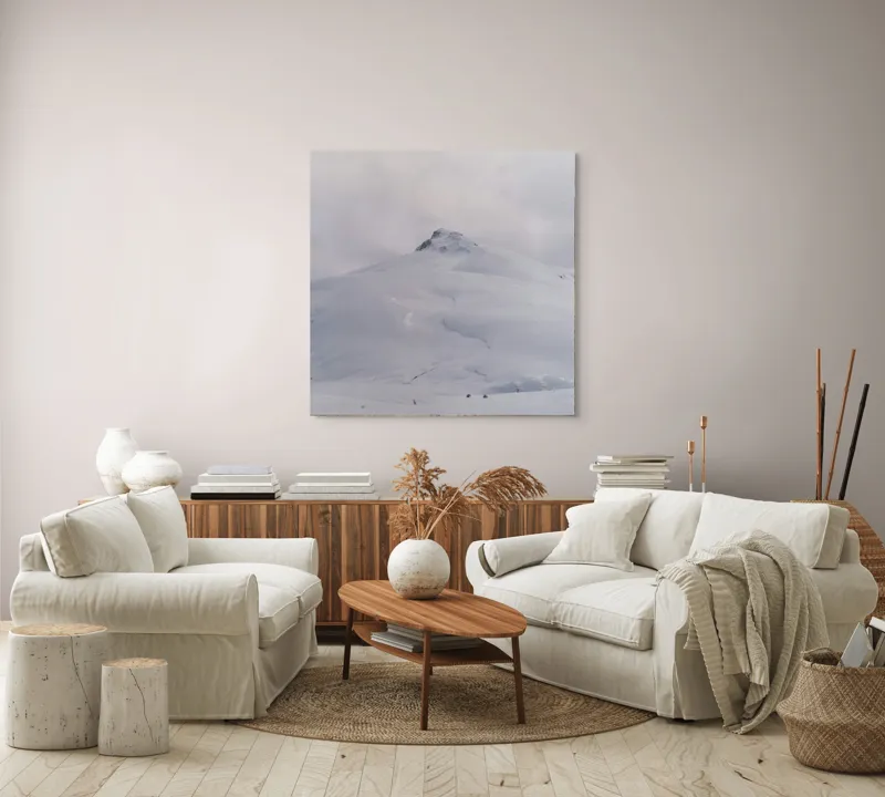 Tablou Canvas, "Vârf ascuns sub mantia iernii", Norii, Munți, Zăpadă, Vârf, Calm, Rece, 100 x 100 cm – poza 3
