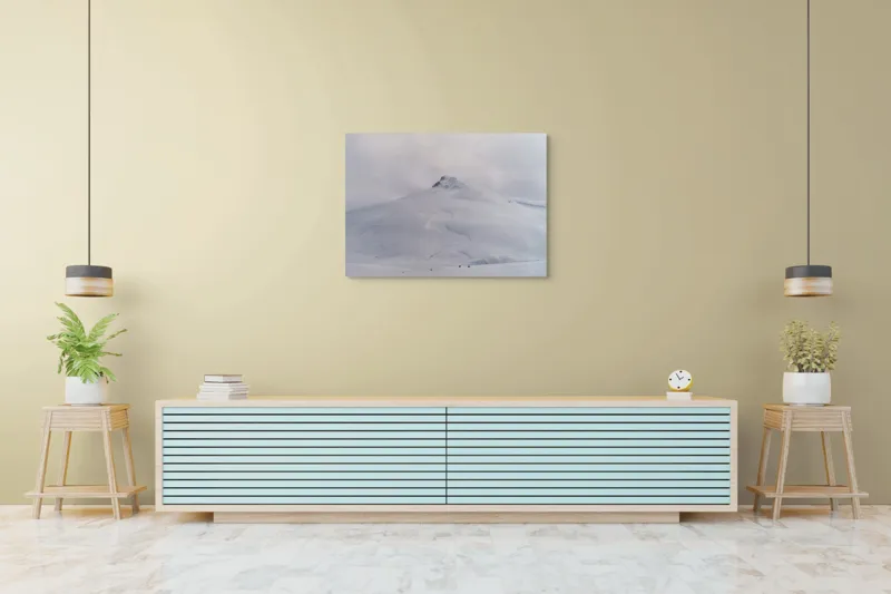 Tablou Canvas, "Vârf ascuns sub mantia iernii", Norii, Munți, Zăpadă, Vârf, Calm, Rece, 100 x 70 cm – poza 4