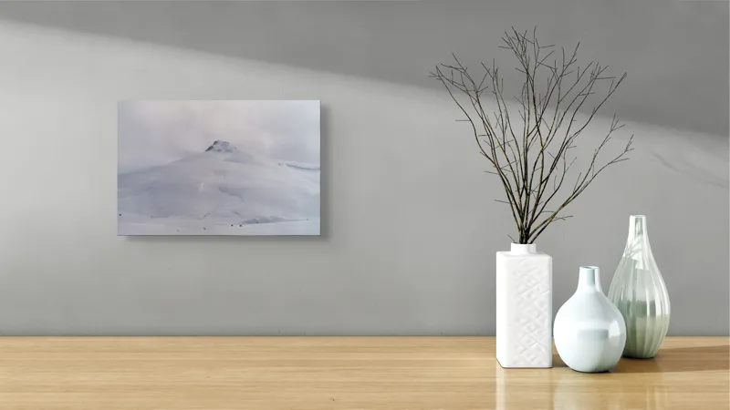 Tablou Canvas, "Vârf ascuns sub mantia iernii", Norii, Munți, Zăpadă, Vârf, Calm, Rece, 39 x 26 cm – poza 8