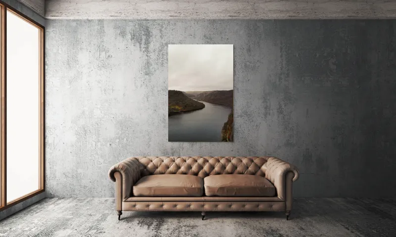 Tablou Canvas, "Valea liniștită sub cer înnourat", Norii, Colinele, Reflecții, Apă, Melancolie, Liniște, Peisaj, Seninătate, Natură, Contemplare, 100 x 150 cm – poza 6