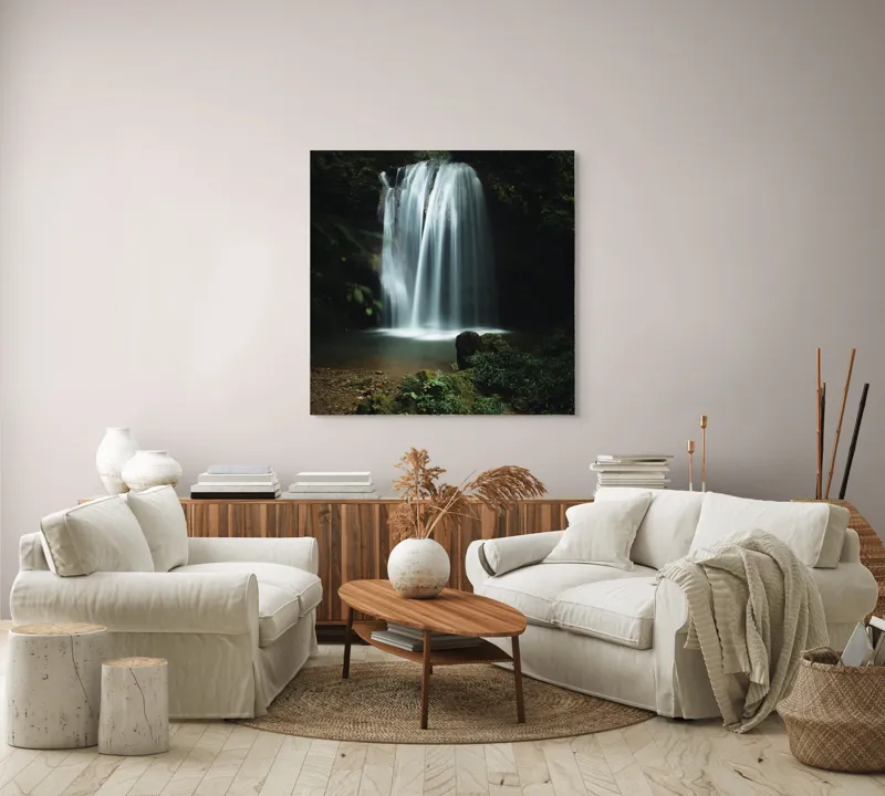 Tablou Canvas, "Căderea misterioasă a apei în pădure", Cascadă, Apă, Pădure, Roci, Vegetație, 100 x 100 cm – poza 3