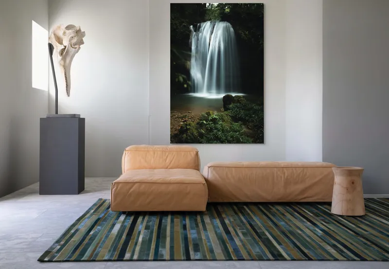 Tablou Canvas, "Căderea misterioasă a apei în pădure", Cascadă, Apă, Pădure, Roci, Vegetație, 100 x 150 cm – poza 7