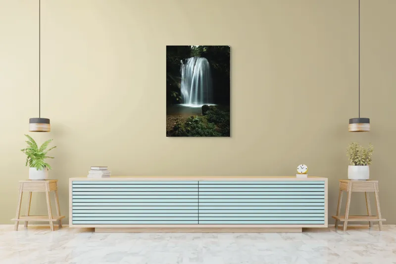Tablou Canvas, "Căderea misterioasă a apei în pădure", Cascadă, Apă, Pădure, Roci, Vegetație, 70 x 100 cm – poza 5