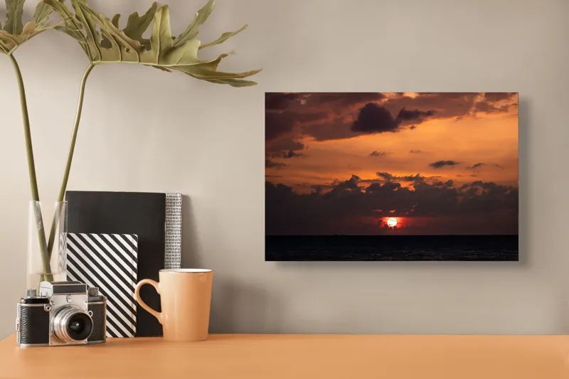 Tablou Canvas, "Apus de soare pe mare liniștită", Apus, Cer, Nori, Ocean, Lumină, Umbre, Orizont, Culori, Relaxare, Frumusețe, 39 x 26 cm – poza 3