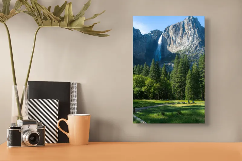 Tablou Canvas, "Cascada în inima muntelui verde", Cascadă, Munți, Pădure, Cer, Verdeață, Traseu, Relaxare, Natură, Turism, Frumusețe., 26 x 39 cm – poza 3