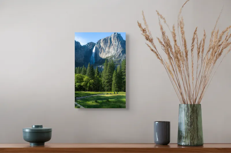 Tablou Canvas, "Cascada în inima muntelui verde", Cascadă, Munți, Pădure, Cer, Verdeață, Traseu, Relaxare, Natură, Turism, Frumusețe., 26 x 39 cm – poza 5