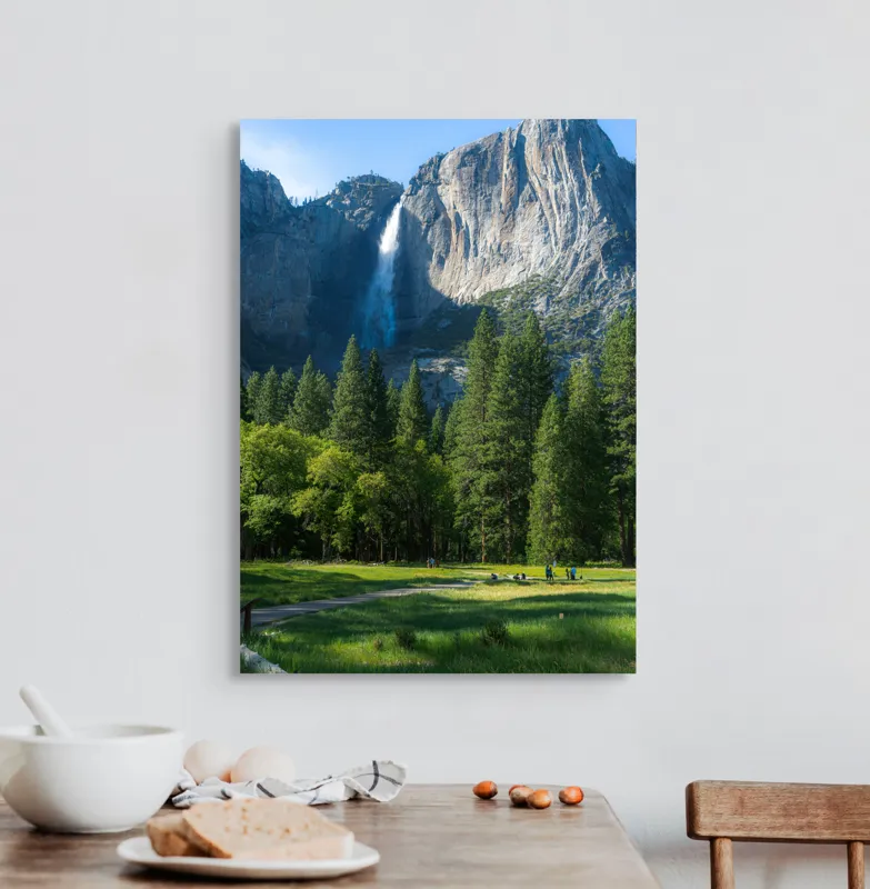 Tablou Canvas, "Cascada în inima muntelui verde", Cascadă, Munți, Pădure, Cer, Verdeață, Traseu, Relaxare, Natură, Turism, Frumusețe., 50 x 70 cm – poza 3