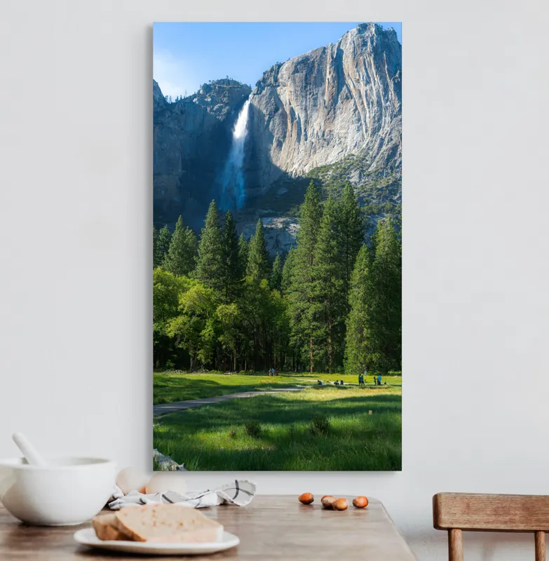 Tablou Canvas, "Cascada în inima muntelui verde", Cascadă, Munți, Pădure, Cer, Verdeață, Traseu, Relaxare, Natură, Turism, Frumusețe., 50 x 90 cm – poza 3