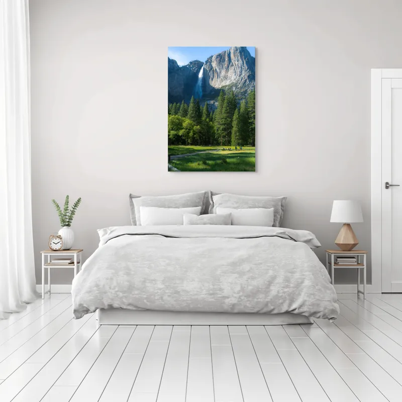 Tablou Canvas, "Cascada în inima muntelui verde", Cascadă, Munți, Pădure, Cer, Verdeață, Traseu, Relaxare, Natură, Turism, Frumusețe., 70 x 100 cm – poza 3