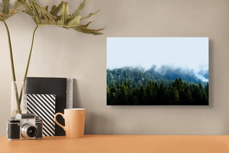 Tablou Canvas, "Cețuri misterioase peste pădurea de brazi", Copaci, Ceață, Verdeață, Natură, Munte, Calm, Seninătate, Aer Curat, 39 x 26 cm – poza 3