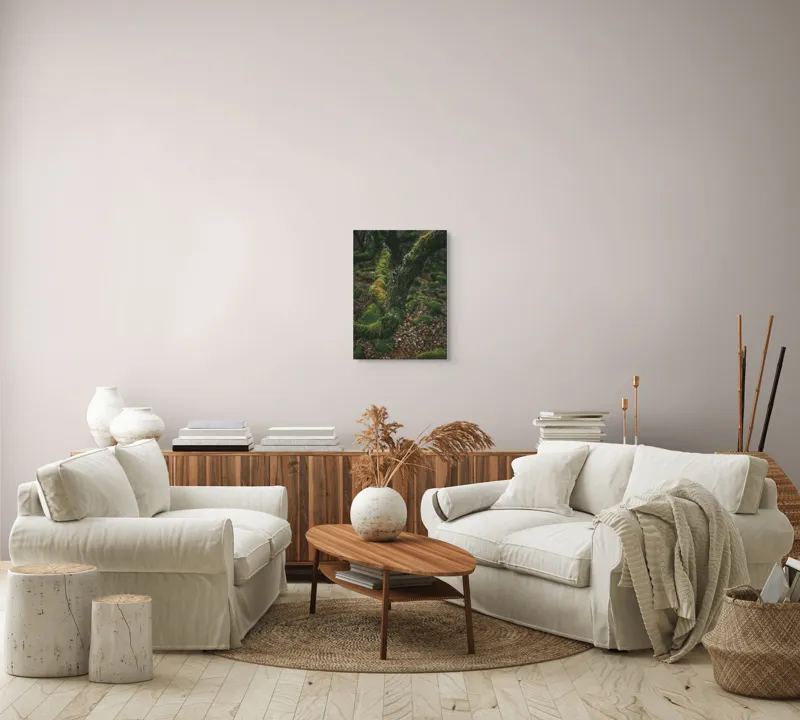 Tablou Canvas, "Pădurea ascunsă sub mantia verde", Copac, Mușchi, Natură, Verde, Textură, Pământ, Frunze, Rămurele, Organic, Pădure, 39 x 54 cm – poza 5