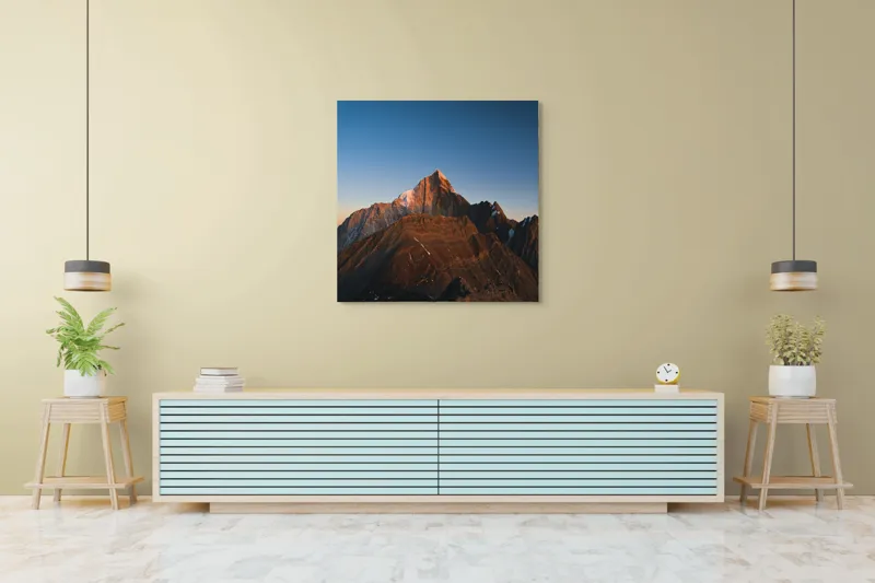 Tablou Canvas, "În lumina apusului muntele singuratic", Munți, Apus, Vârf, Cer, Stânci, Lumină, Peisaj, Înalt, Natură, Dramatic, 100 x 100 cm – poza 5