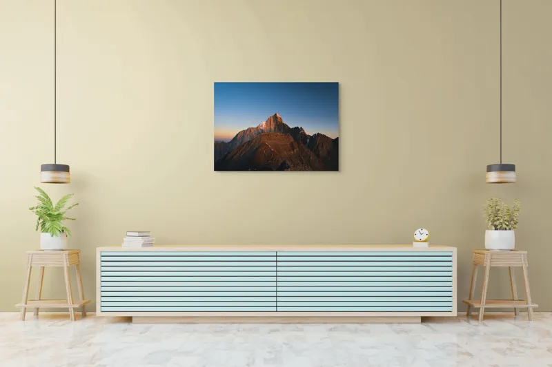 Tablou Canvas, "În lumina apusului muntele singuratic", Munți, Apus, Vârf, Cer, Stânci, Lumină, Peisaj, Înalt, Natură, Dramatic, 100 x 70 cm – poza 4