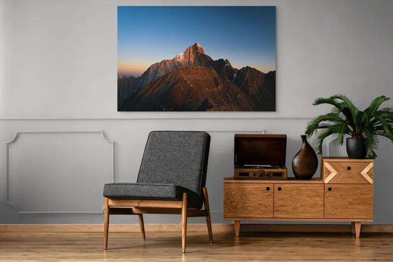 Tablou Canvas, "În lumina apusului muntele singuratic", Munți, Apus, Vârf, Cer, Stânci, Lumină, Peisaj, Înalt, Natură, Dramatic, 150 x 100 cm – poza 8
