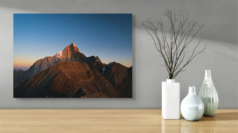 Tablou Canvas, "În lumina apusului muntele singuratic", Munți, Apus, Vârf, Cer, Stânci, Lumină, Peisaj, Înalt, Natură, Dramatic, 70 x 50 cm – poza 3