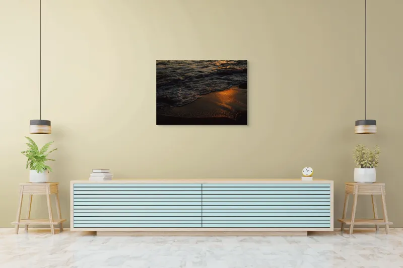 Tablou Canvas, "Liniștea apusului pe plajă", Apus, Valuri, Reflexii, Aurii, Liniște, Plajă, Mister, Serenitate, 100 x 70 cm – poza 4