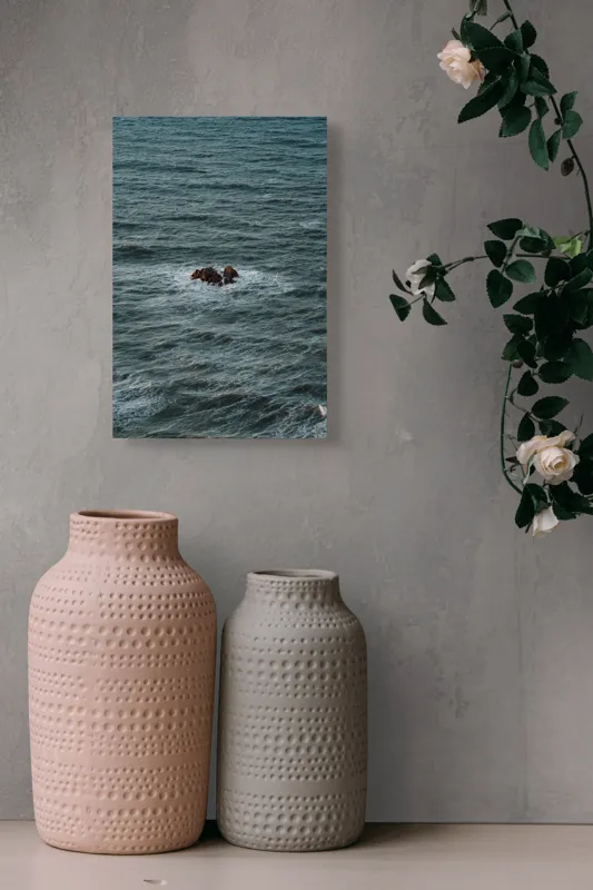 Tablou Canvas, "Singuratici stânci în marea agitată", Valuri, Rocă, Apă, Mare, Singurătate, Natură, Albastru, 26 x 39 cm – poza 6