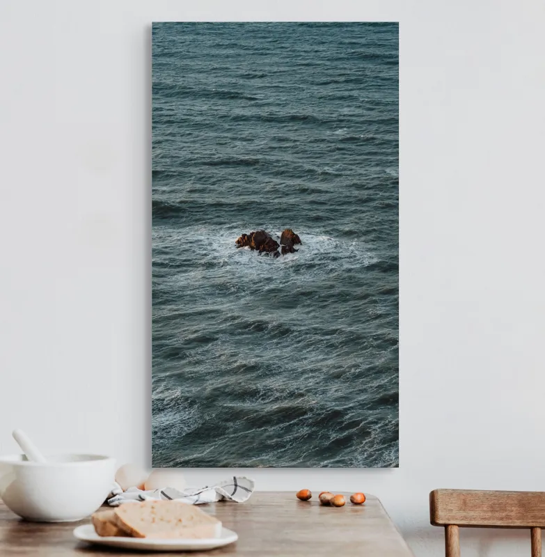 Tablou Canvas, "Singuratici stânci în marea agitată", Valuri, Rocă, Apă, Mare, Singurătate, Natură, Albastru, 50 x 90 cm – poza 3