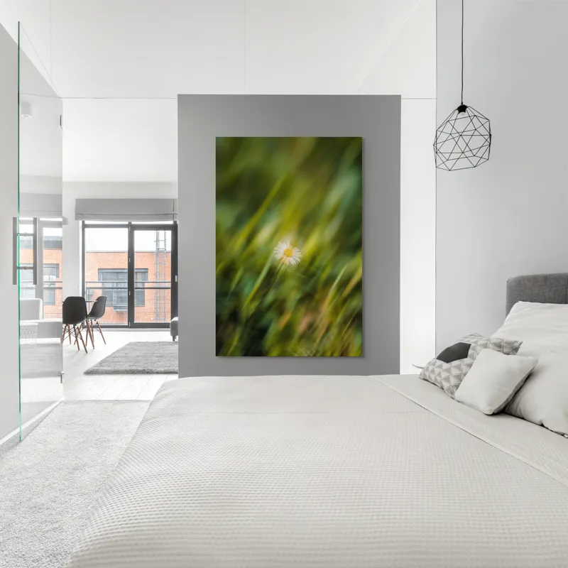 Tablou Canvas, "Margareta dansând în vântul verii", Floare, Singurătate, Verdeață, Estompare, Frumusețe, Natură, Seninătate, Simplitate, Culoare, Delicatețe, 100 x 150 cm – poza 5