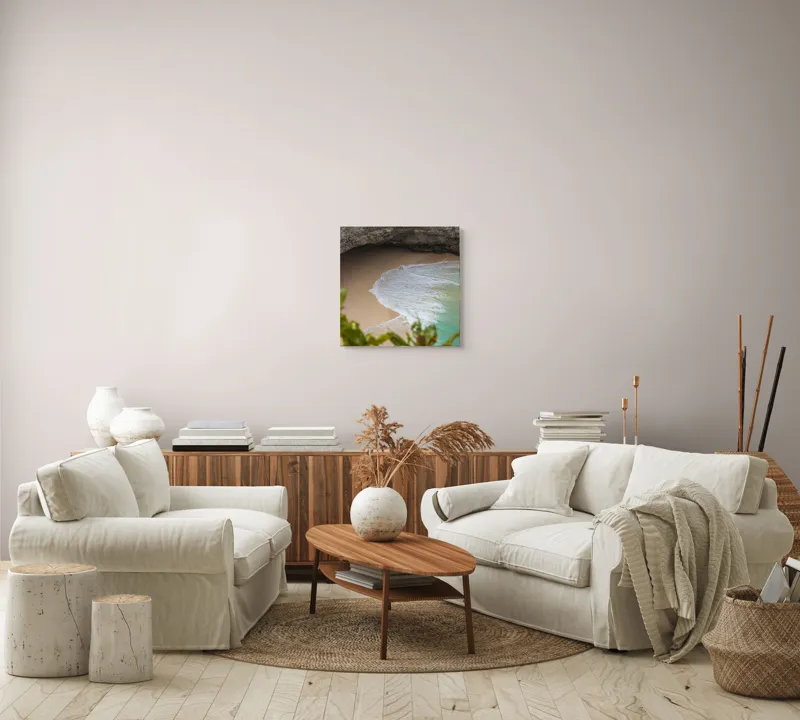 Tablou Canvas, "Valuri delicate pe plajă ascunsă", Plajă, Stânci, Nisip, Apă, Valuri, Vegetație, Natură, Relaxare, 50 x 50 cm – poza 7