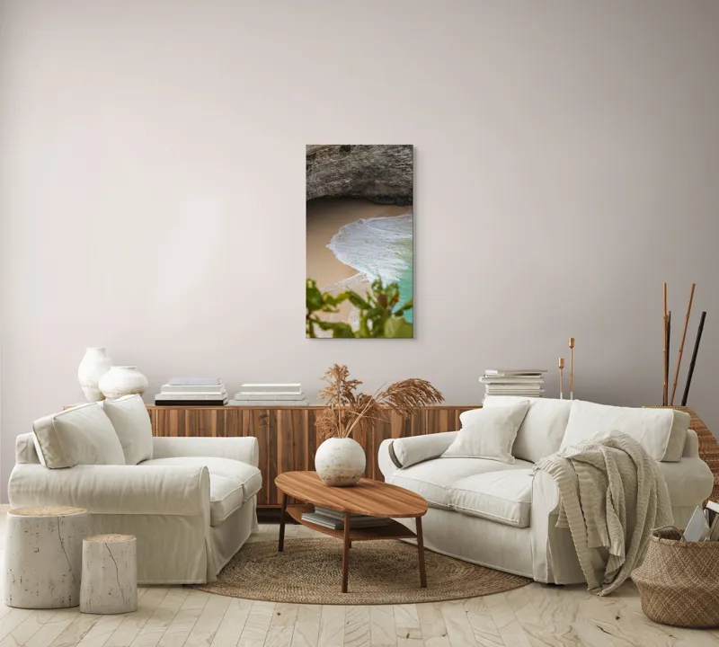 Tablou Canvas, "Valuri delicate pe plajă ascunsă", Plajă, Stânci, Nisip, Apă, Valuri, Vegetație, Natură, Relaxare, 50 x 90 cm – poza 7