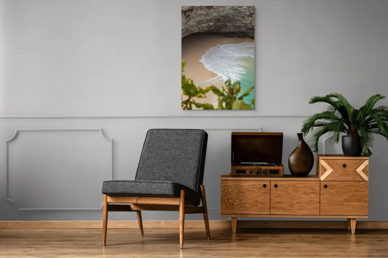 Tablou Canvas, "Valuri delicate pe plajă ascunsă", Plajă, Stânci, Nisip, Apă, Valuri, Vegetație, Natură, Relaxare, 70 x 100 cm – poza 6