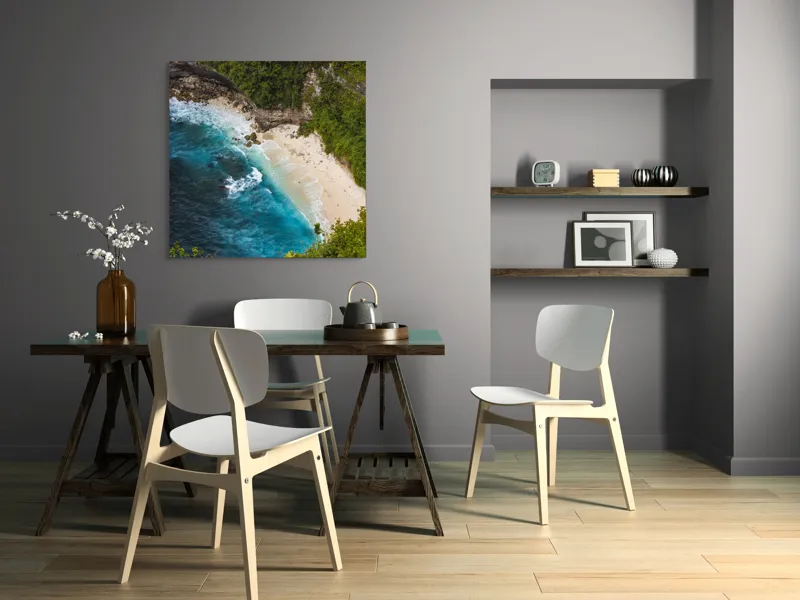 Tablou Canvas, "Tainica plajă ascunsă sub stânci", Valuri, Plajă, Apă, Albastru, Verde, Vegetație, Stânci, Nisip, Ocean., 100 x 100 cm – poza 6