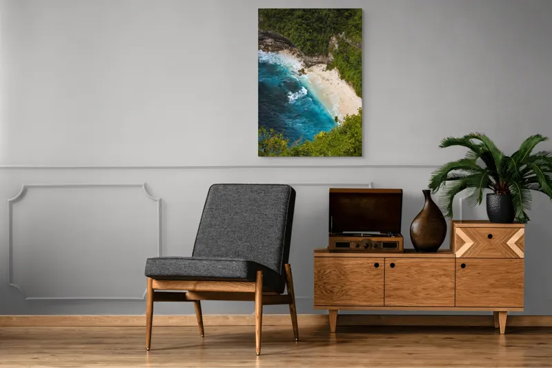 Tablou Canvas, "Tainica plajă ascunsă sub stânci", Valuri, Plajă, Apă, Albastru, Verde, Vegetație, Stânci, Nisip, Ocean., 70 x 100 cm – poza 6