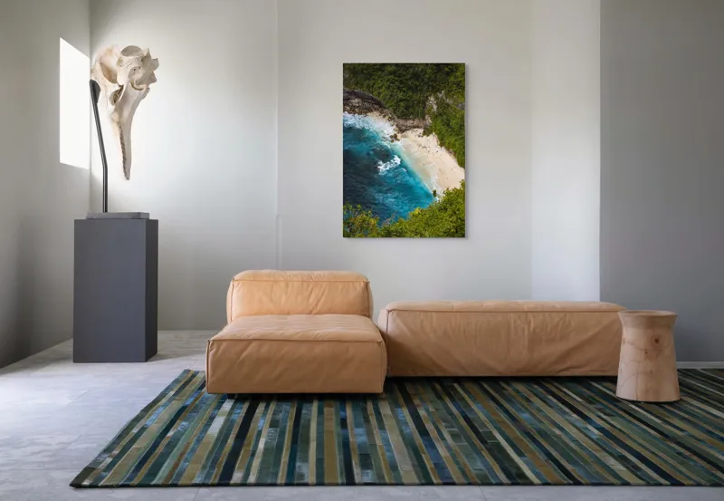 Tablou Canvas, "Tainica plajă ascunsă sub stânci", Valuri, Plajă, Apă, Albastru, Verde, Vegetație, Stânci, Nisip, Ocean., 70 x 100 cm – poza 7