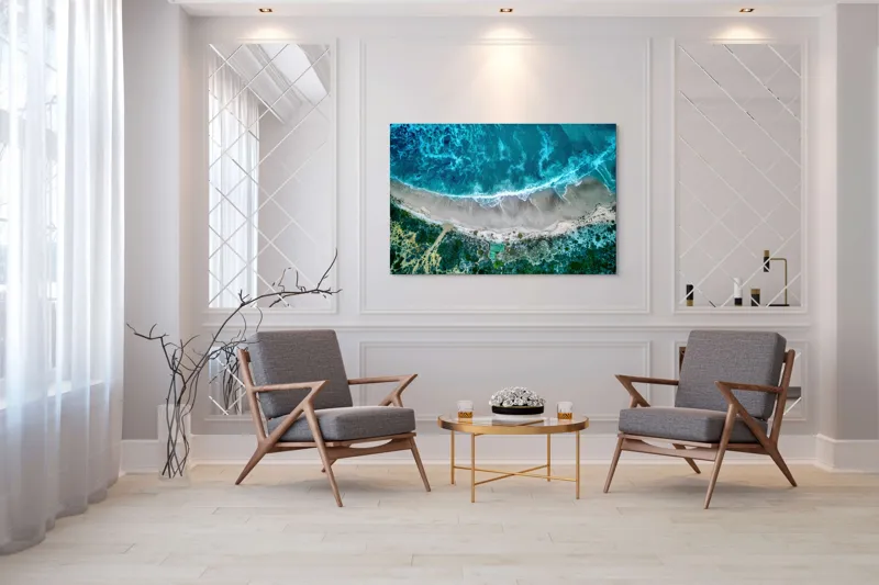 Tablou Canvas, "Valurile albastre la țărmul nisipului", Ocean, Valuri, Plajă, Nisip, Vegetație, Albastru, Argintiu, Natură, Aerian, Peisaj, 150 x 100 cm – poza 7