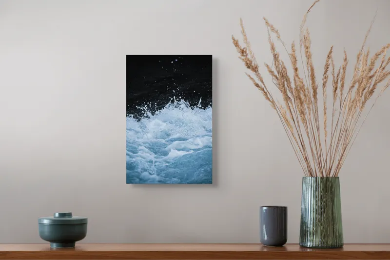 Tablou Canvas, "Freamătul apelor sub lună plină", Spumă, Energie, Dinamism, Apă, Impact, Fluiditate, Contrast, Viteză, Explozie, 26 x 39 cm – poza 5